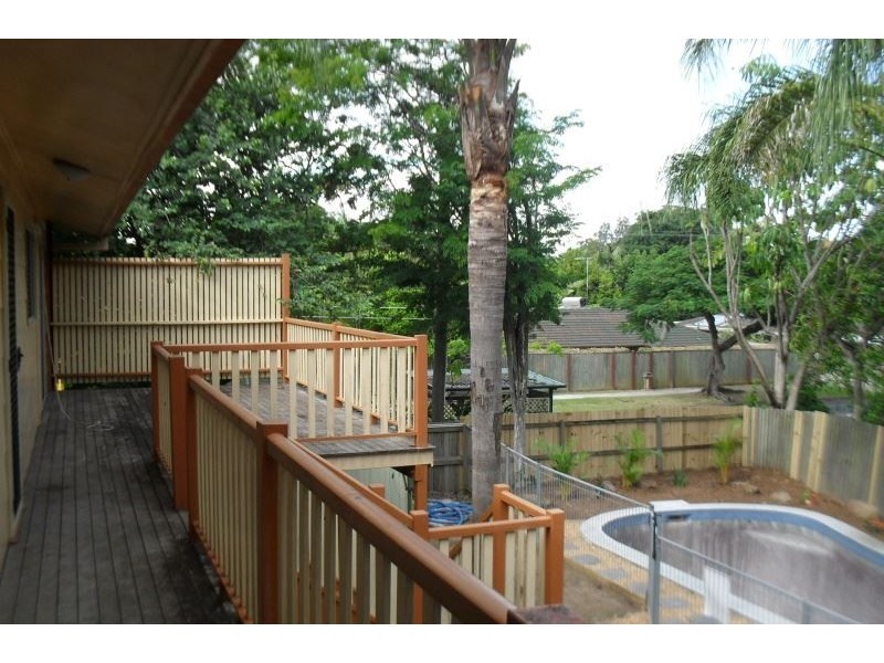 35 Marshall Lane, Kenmore QLD 4069