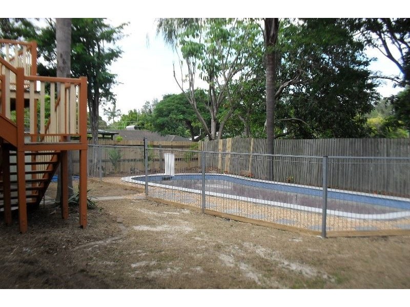 35 Marshall Lane, Kenmore QLD 4069