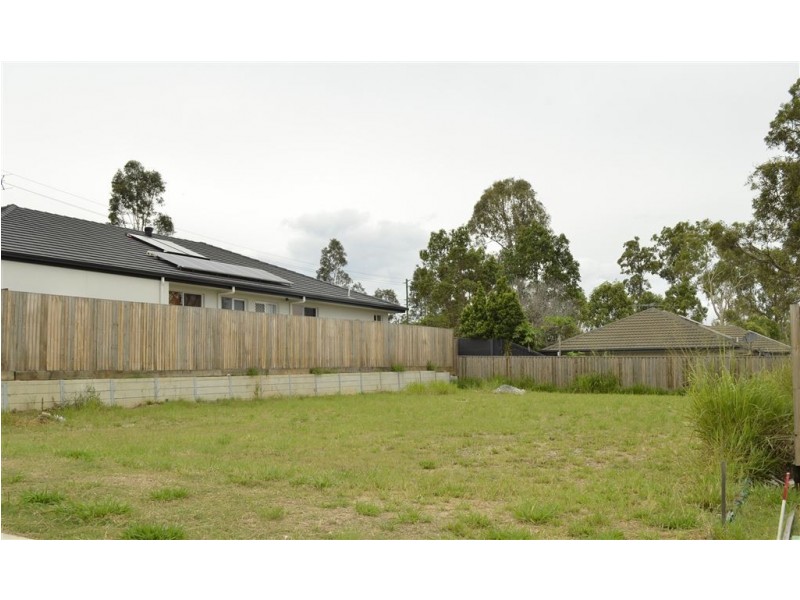 8 The Avenue, Heathwood QLD 4110