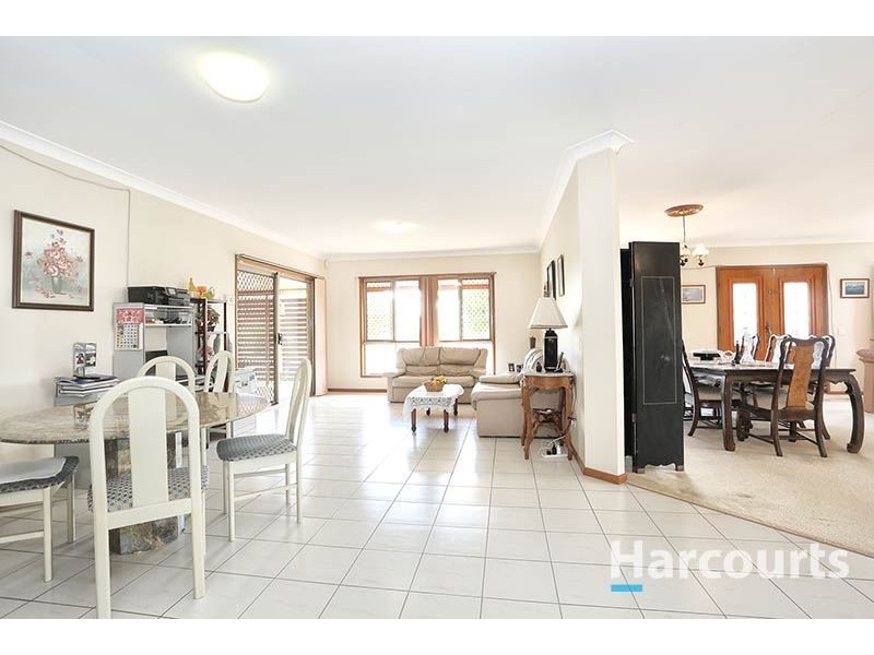 2 Cheviot Place, Sinnamon Park QLD 4073