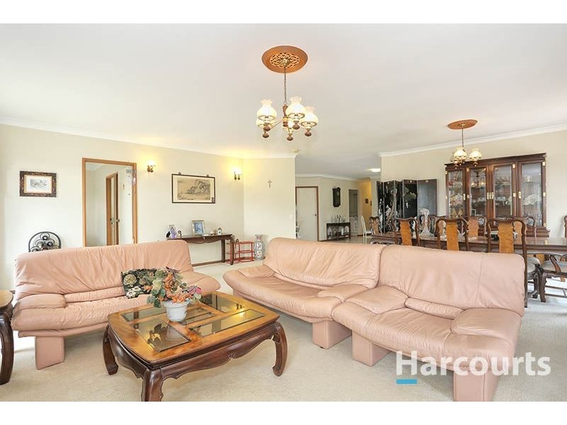 2 Cheviot Place, Sinnamon Park QLD 4073