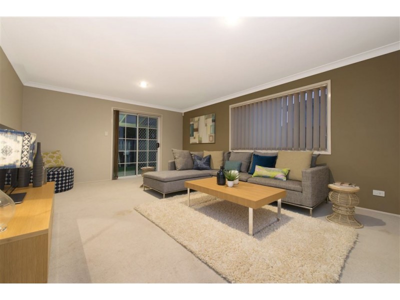 4 Saxby Close, Middle Park QLD 4074