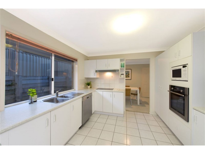 4 Saxby Close, Middle Park QLD 4074