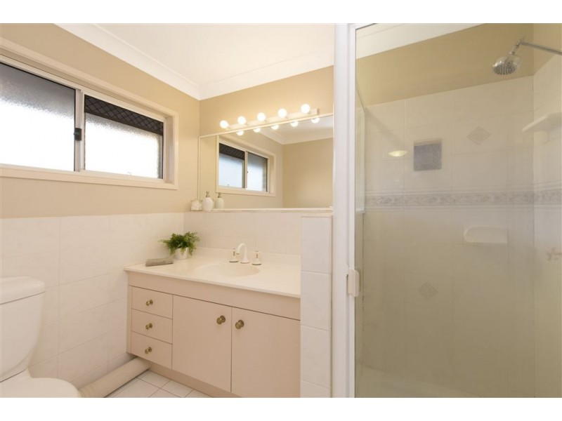 4 Saxby Close, Middle Park QLD 4074
