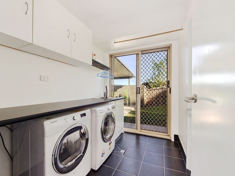 4 Nebo Place, Sinnamon Park QLD 4073