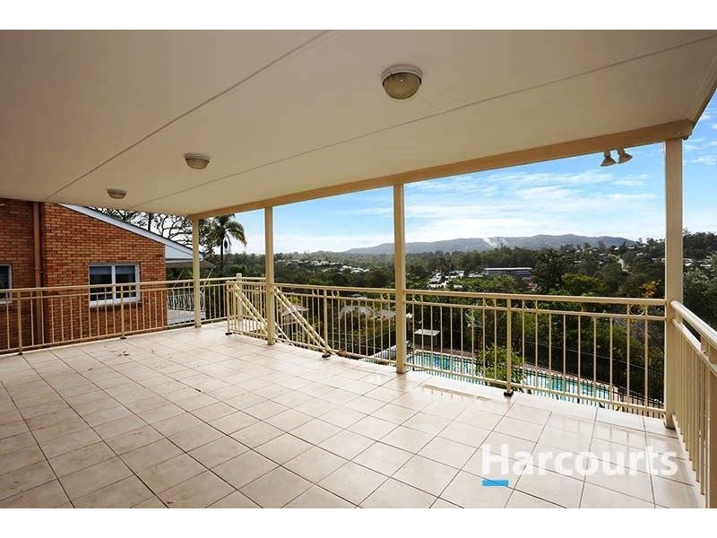 19 Aberfeldy Street, Kenmore QLD 4069