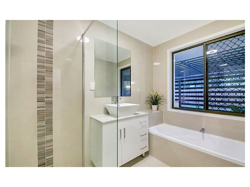 15 Sallyanne Street, Doolandella QLD 4077