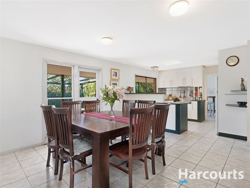 8 Archer Court, Mount Ommaney QLD 4074