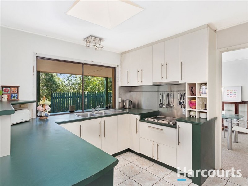 8 Archer Court, Mount Ommaney QLD 4074