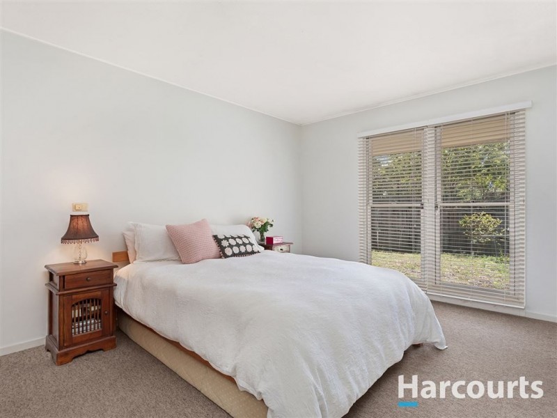 8 Archer Court, Mount Ommaney QLD 4074