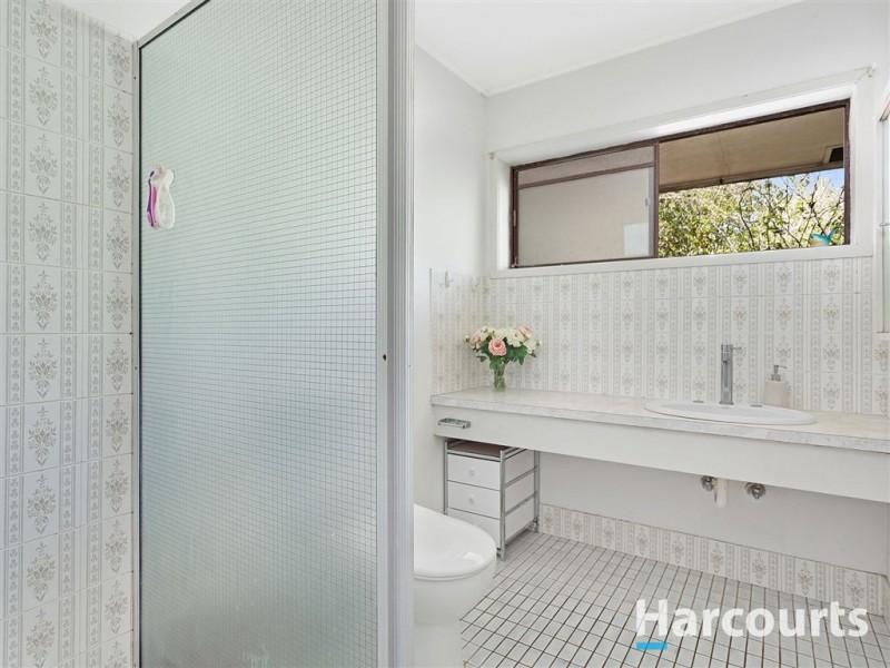 8 Archer Court, Mount Ommaney QLD 4074