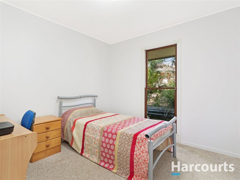 8 Archer Court, Mount Ommaney QLD 4074