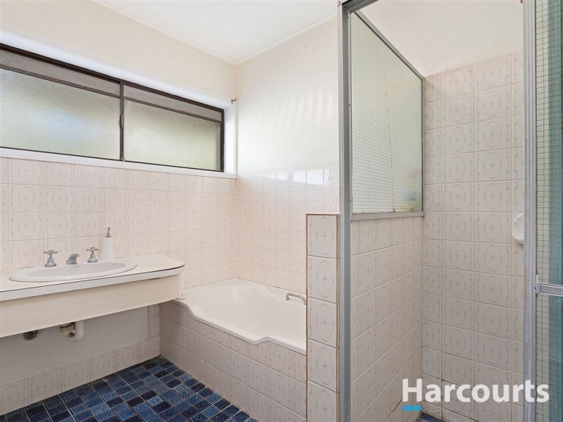 8 Archer Court, Mount Ommaney QLD 4074