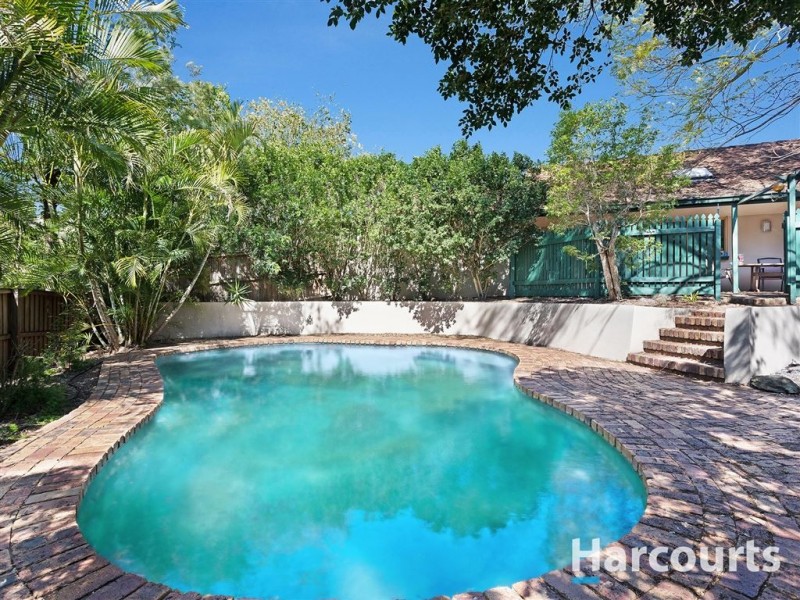 8 Archer Court, Mount Ommaney QLD 4074