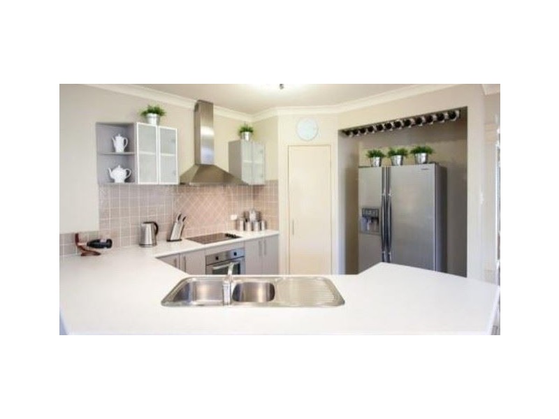 8 Moonbeam Street, Springfield Lakes QLD 4300