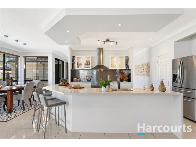 15 Glenelg Place, Parkinson QLD 4115