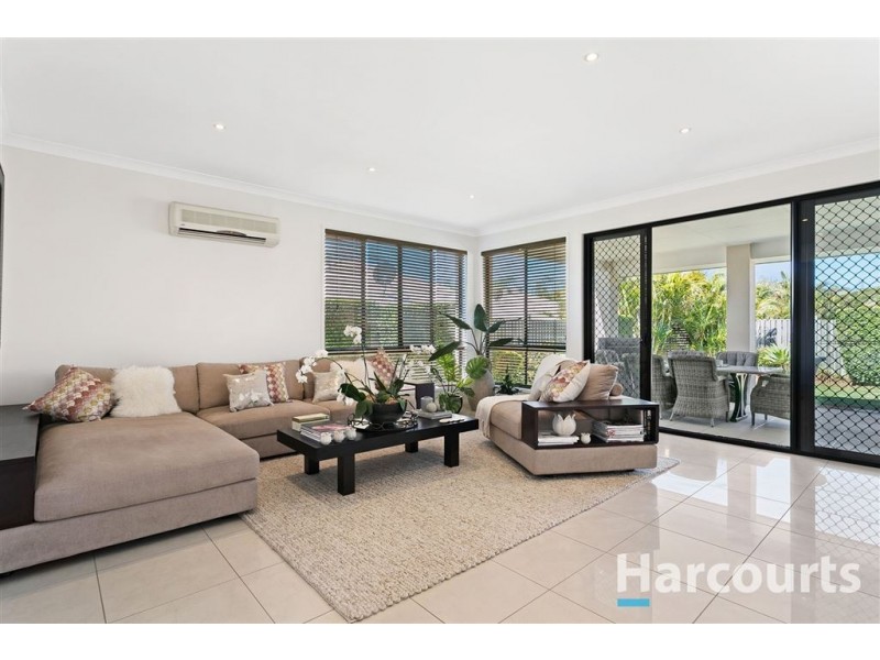 15 Glenelg Place, Parkinson QLD 4115