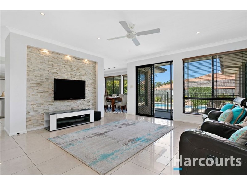 15 Glenelg Place, Parkinson QLD 4115