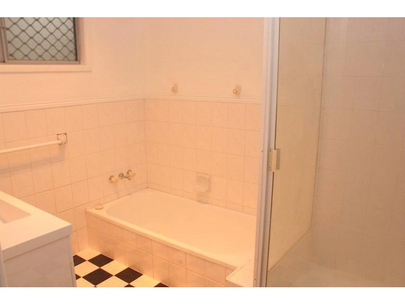 8 Fig Tree Pocket Road, Chapel Hill QLD 4069