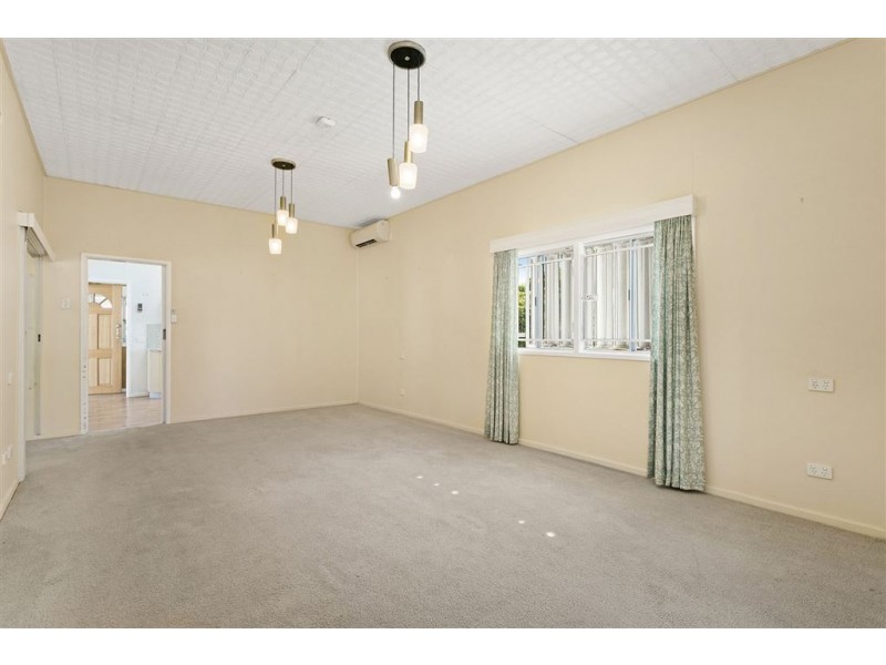 10 Stimpson Street, Fairfield QLD 4103