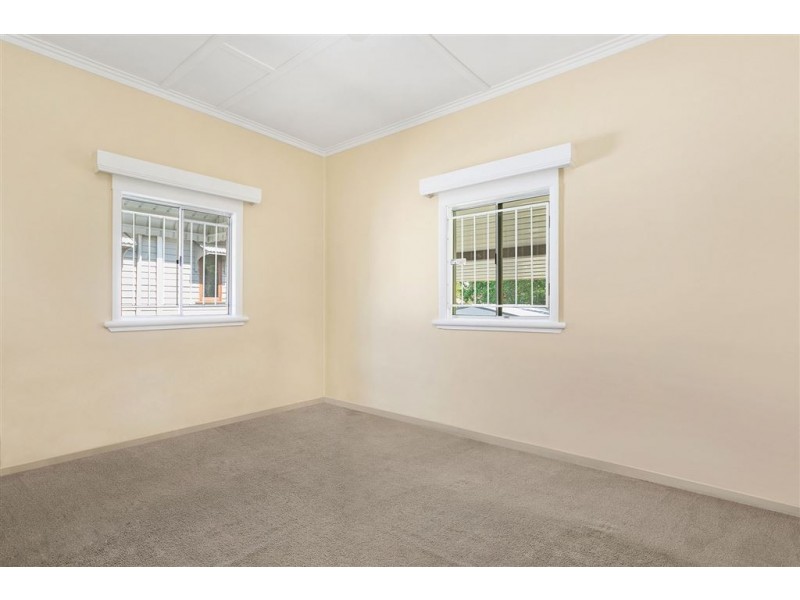 10 Stimpson Street, Fairfield QLD 4103