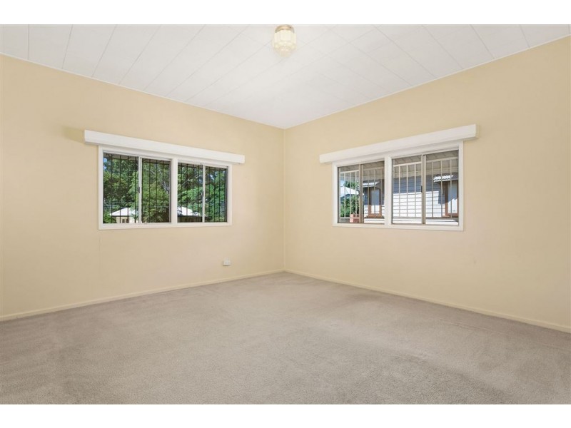 10 Stimpson Street, Fairfield QLD 4103