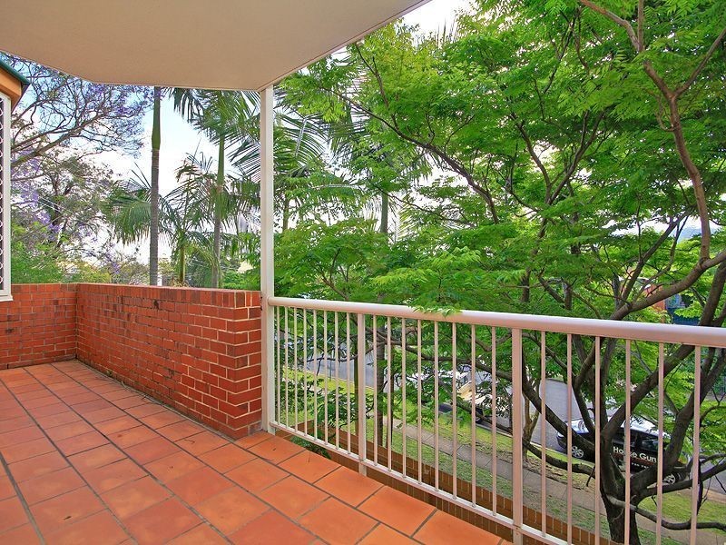 1/16 York Street, Indooroopilly QLD 4068