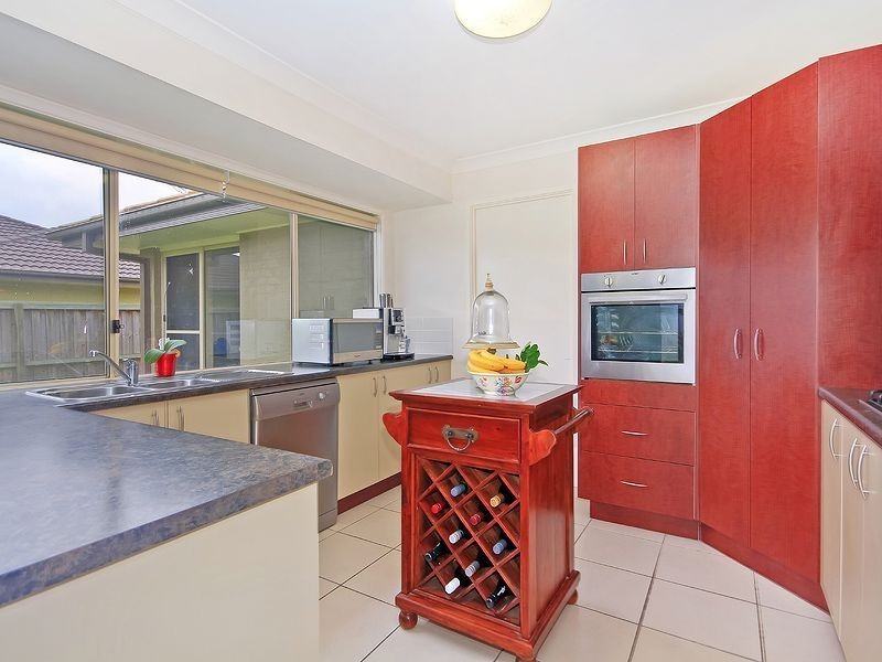 13 Hendos Place, Moggill QLD 4070