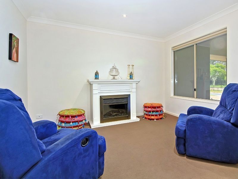 13 Hendos Place, Moggill QLD 4070