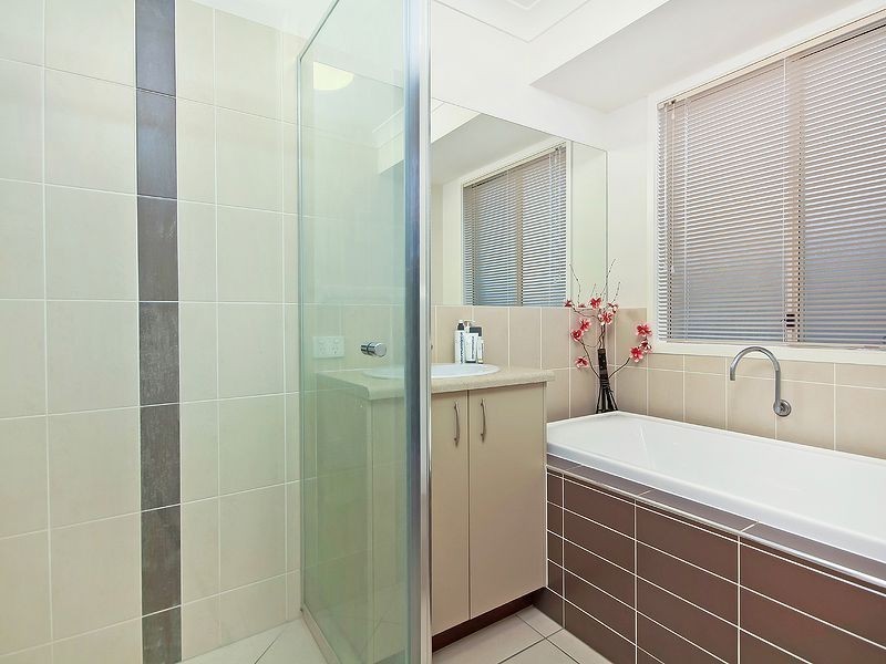 13 Hendos Place, Moggill QLD 4070