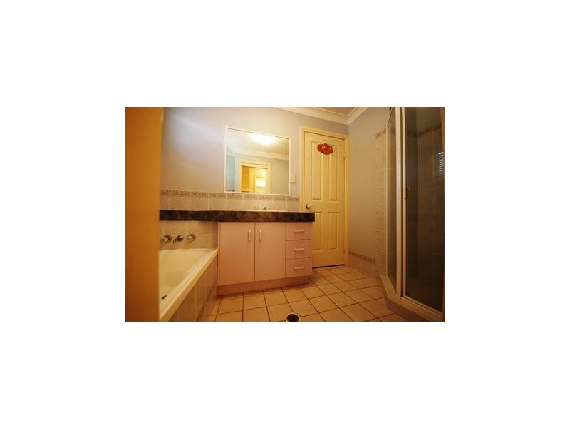 30 Sunrise, Gracemere QLD 4702