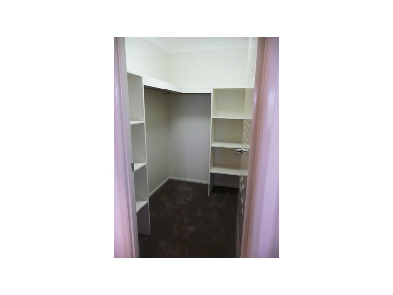 54 James, Gracemere QLD 4702