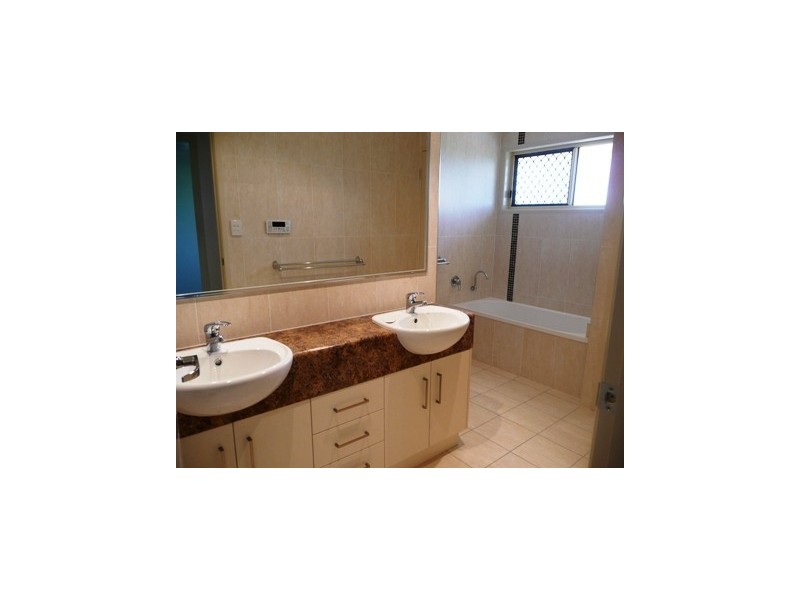 54 James, Gracemere QLD 4702