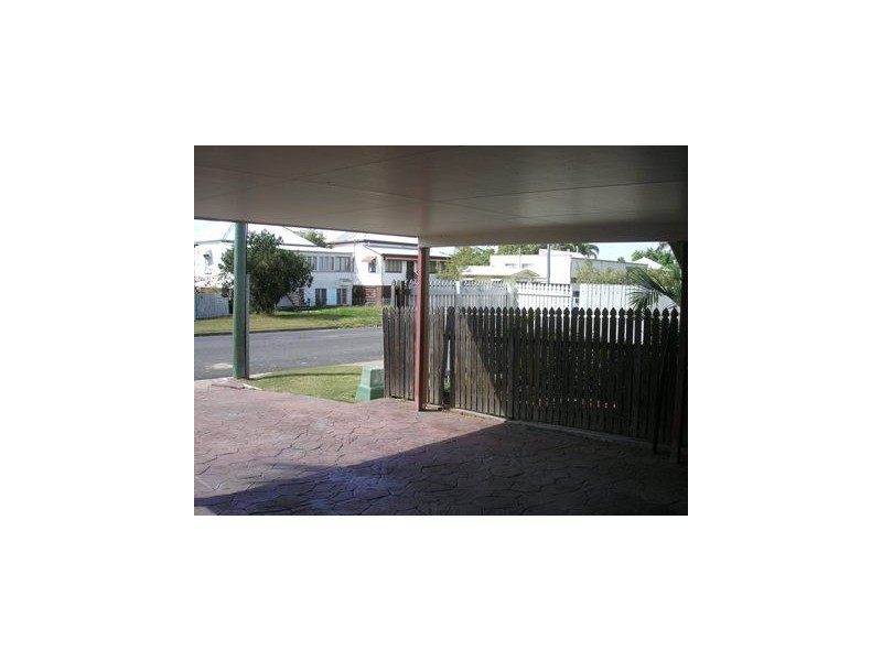 2/6 Thurston Street, Allenstown QLD 4700