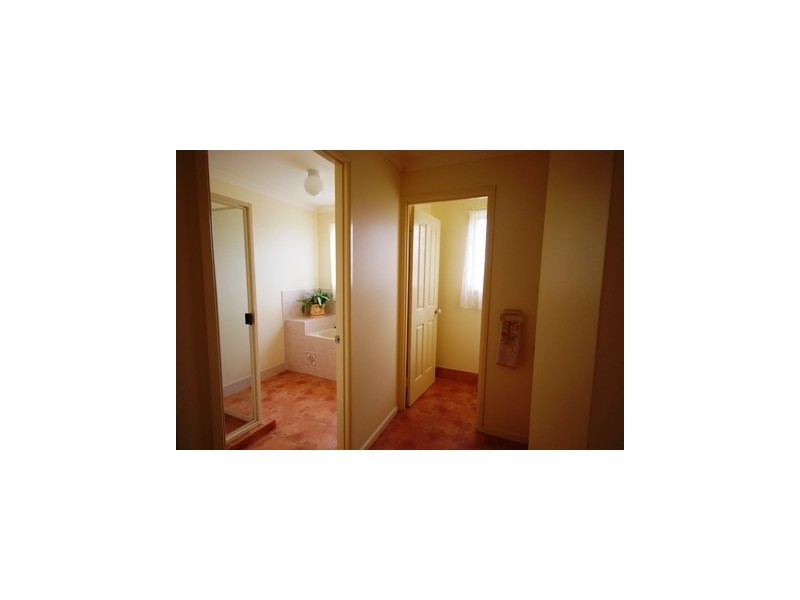 8 Dawn, Rockyview QLD 4701