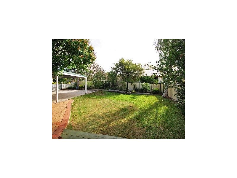 8 Headrick, Wandal QLD 4700