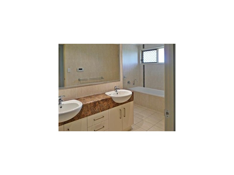 54 James Street, Gracemere QLD 4702