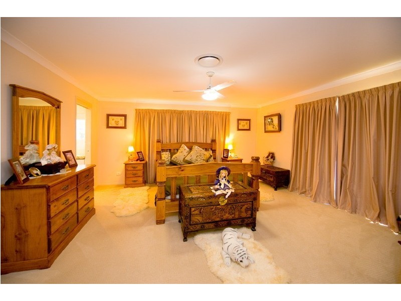 2 Fairmont Terrace, Rockyview QLD 4701