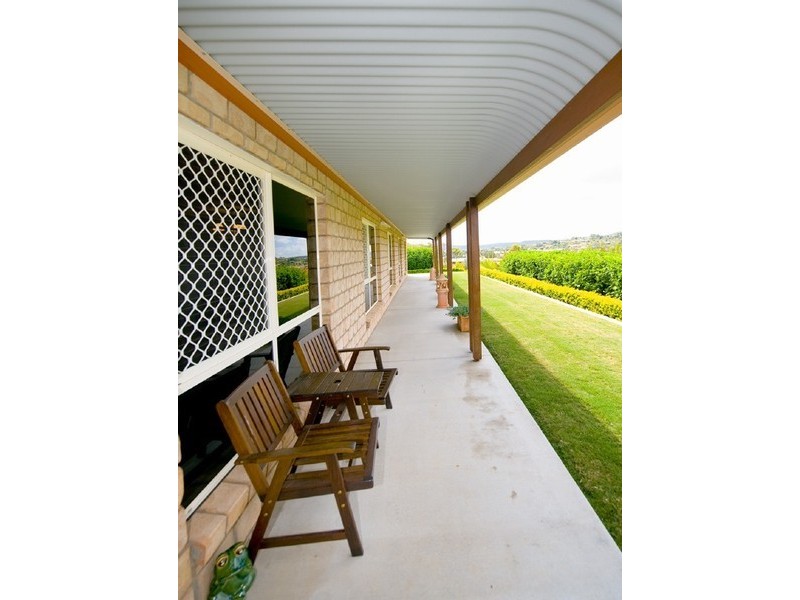 2 Fairmont Terrace, Rockyview QLD 4701