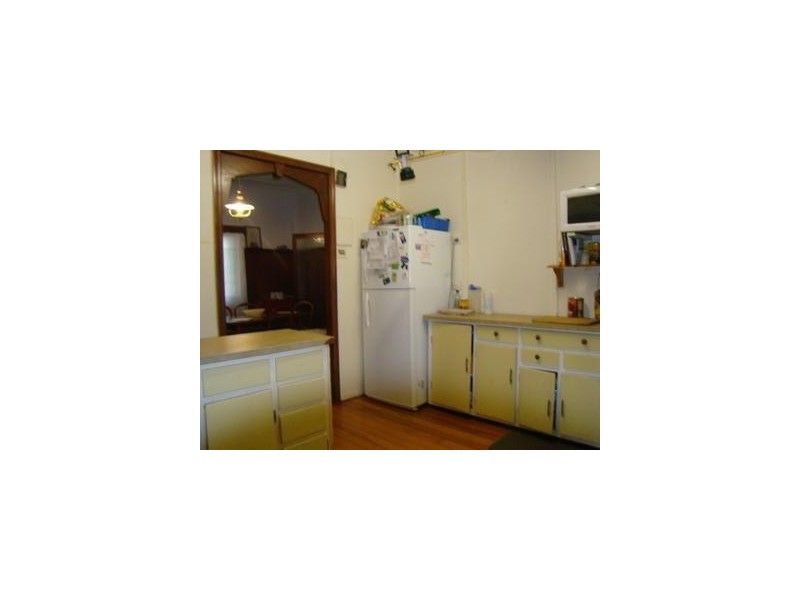 96 Livingstone Street, Berserker QLD 4701