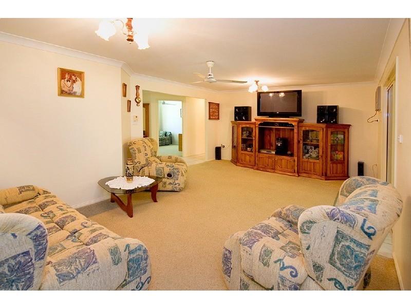 8 Samuel Crescent, Parkhurst QLD 4702