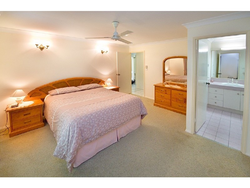 8 Samuel Crescent, Parkhurst QLD 4702