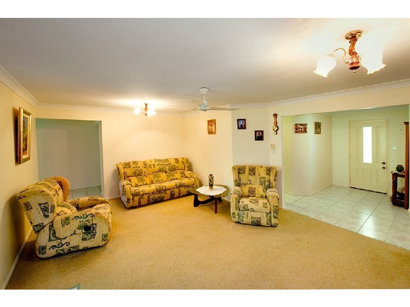 8 Samuel Crescent, Parkhurst QLD 4702