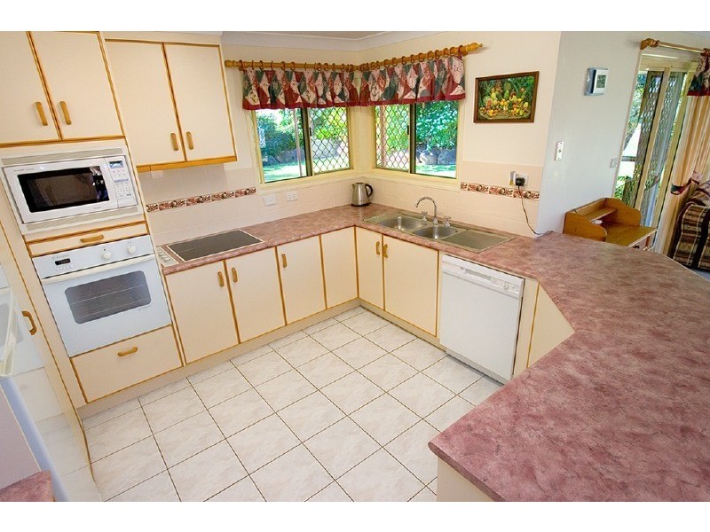 8 Samuel Crescent, Parkhurst QLD 4702