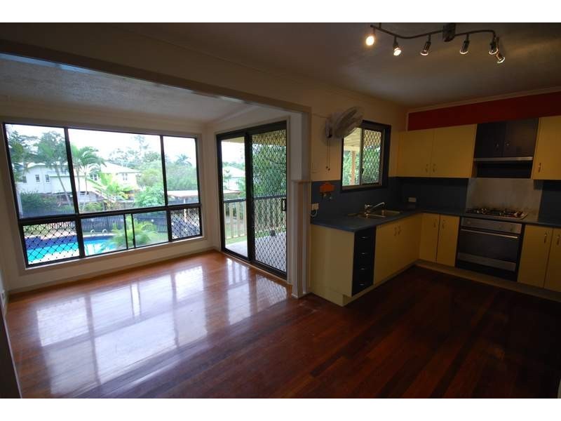 28 Queen Street, The Range QLD 4700
