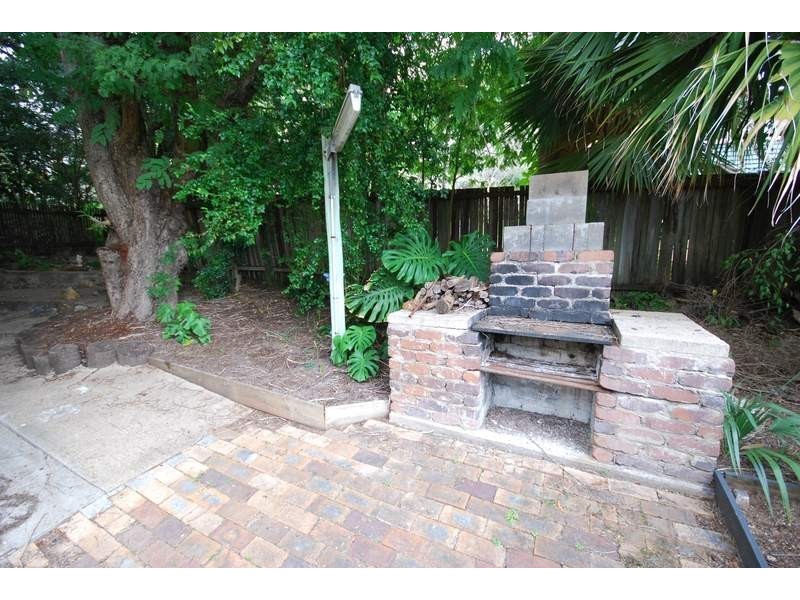 28 Queen Street, The Range QLD 4700