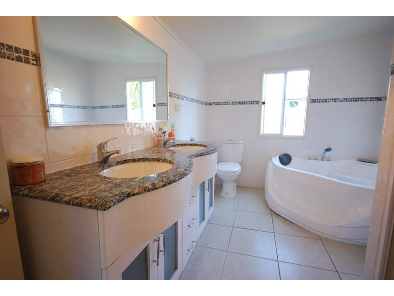 246 Hutton Street, Berserker QLD 4701