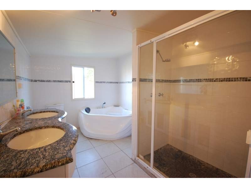 246 Hutton Street, Berserker QLD 4701