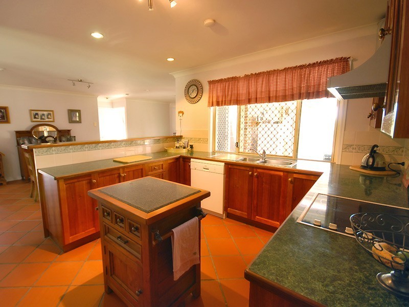 27 Samuel Crescent, Parkhurst QLD 4702