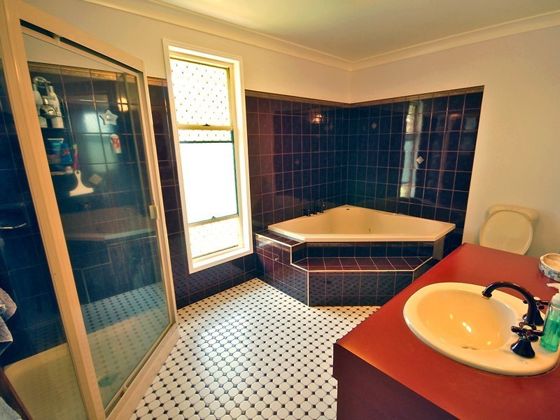 27 Samuel Crescent, Parkhurst QLD 4702
